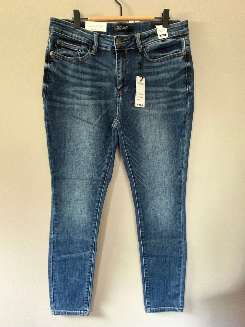 Judy Blue Mid-Rise Skinny Jeans Size 32/14 NWT Medium Blue